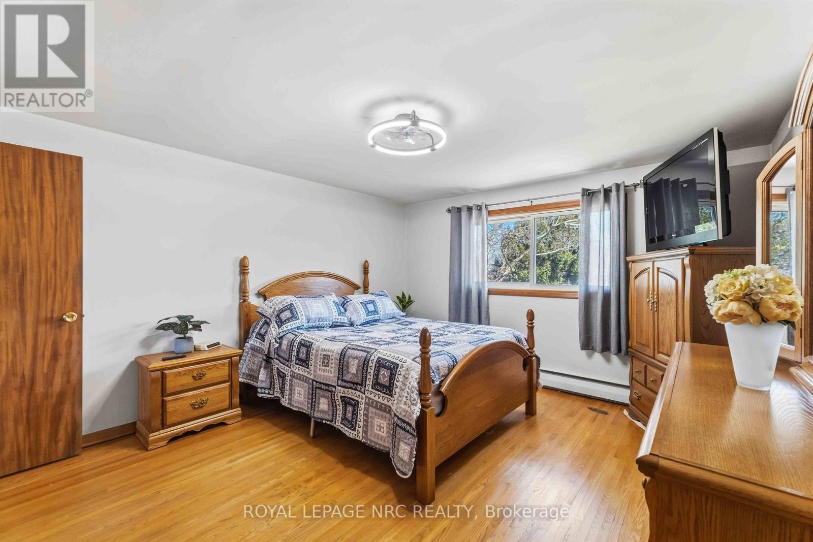 4485 Queensway Crescent Property Photo 20