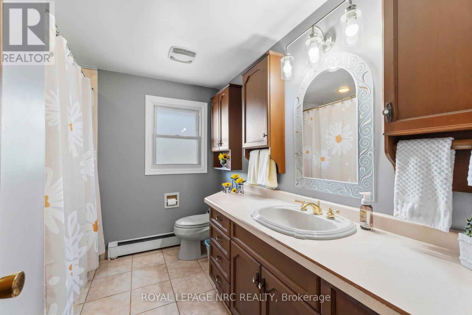 4485 Queensway Crescent Property Photo 21