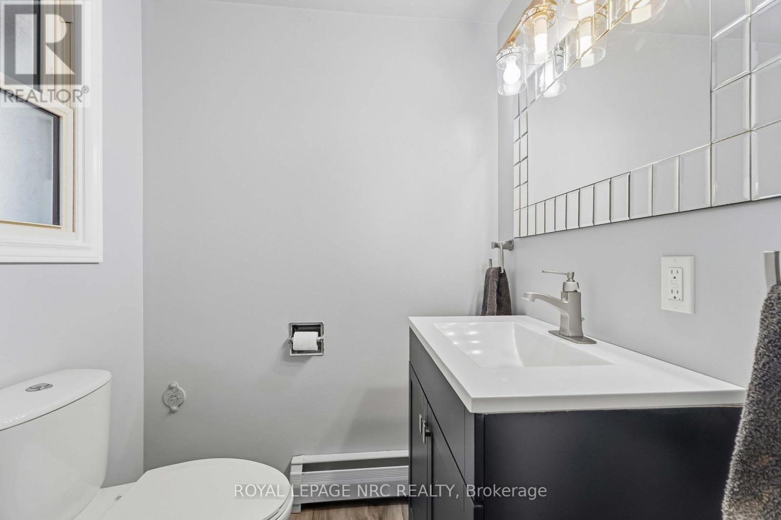 4485 Queensway Crescent Property Photo 25