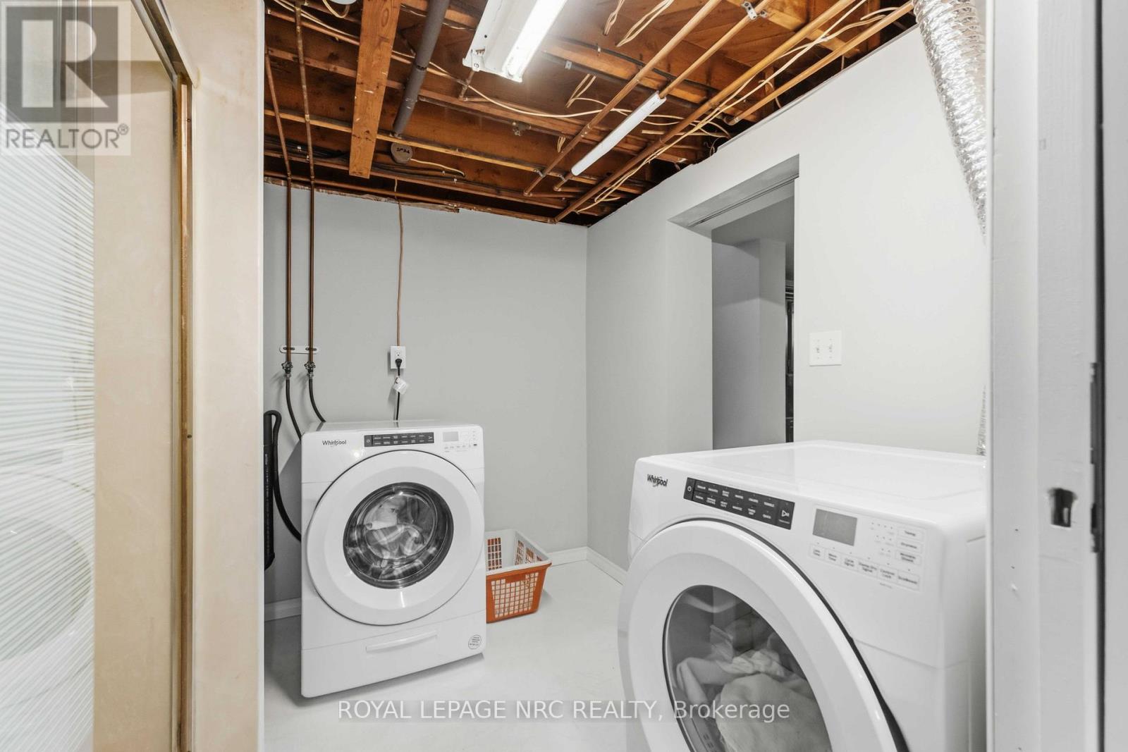 4485 Queensway Crescent Property Photo 27