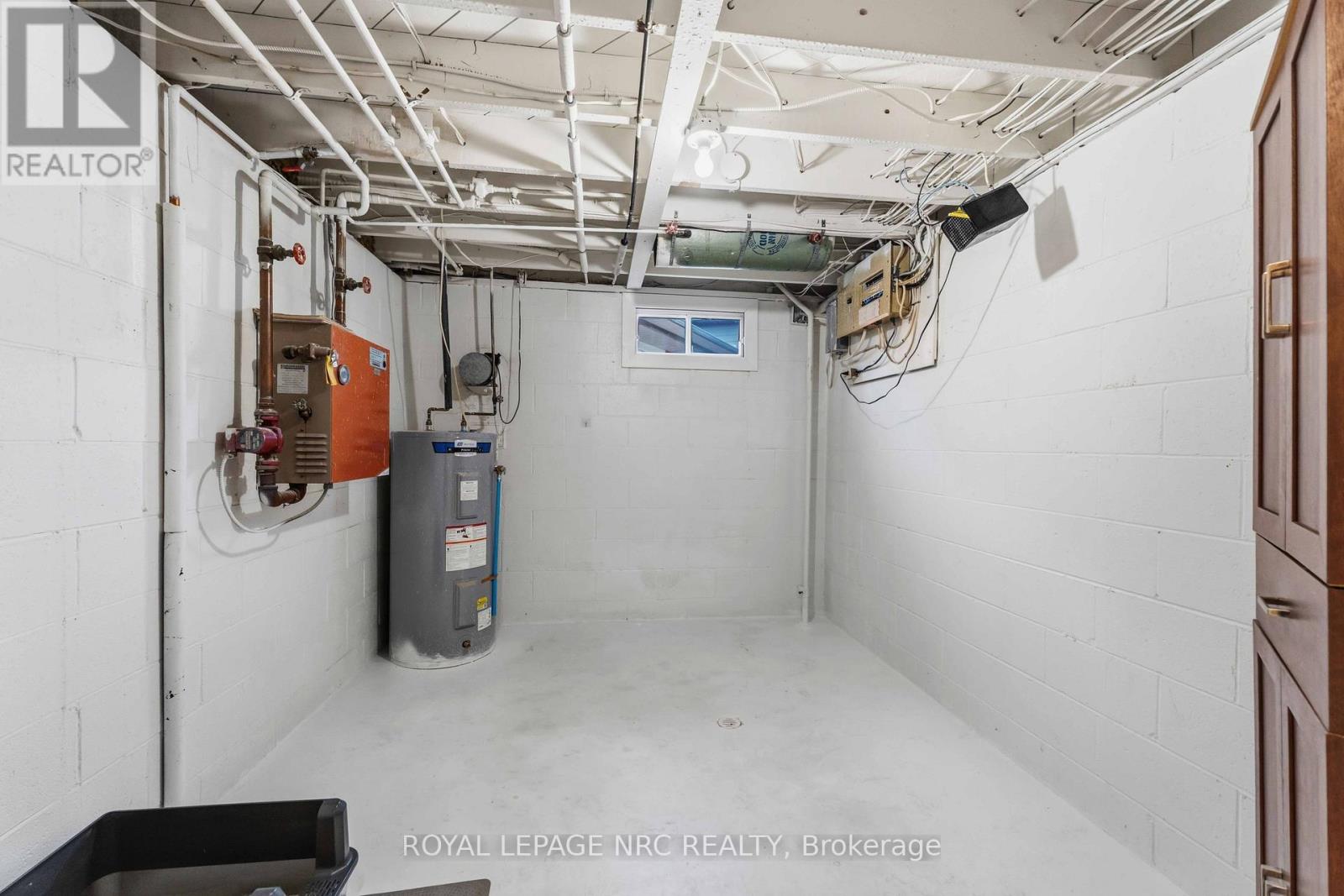 4485 Queensway Crescent Property Photo 28