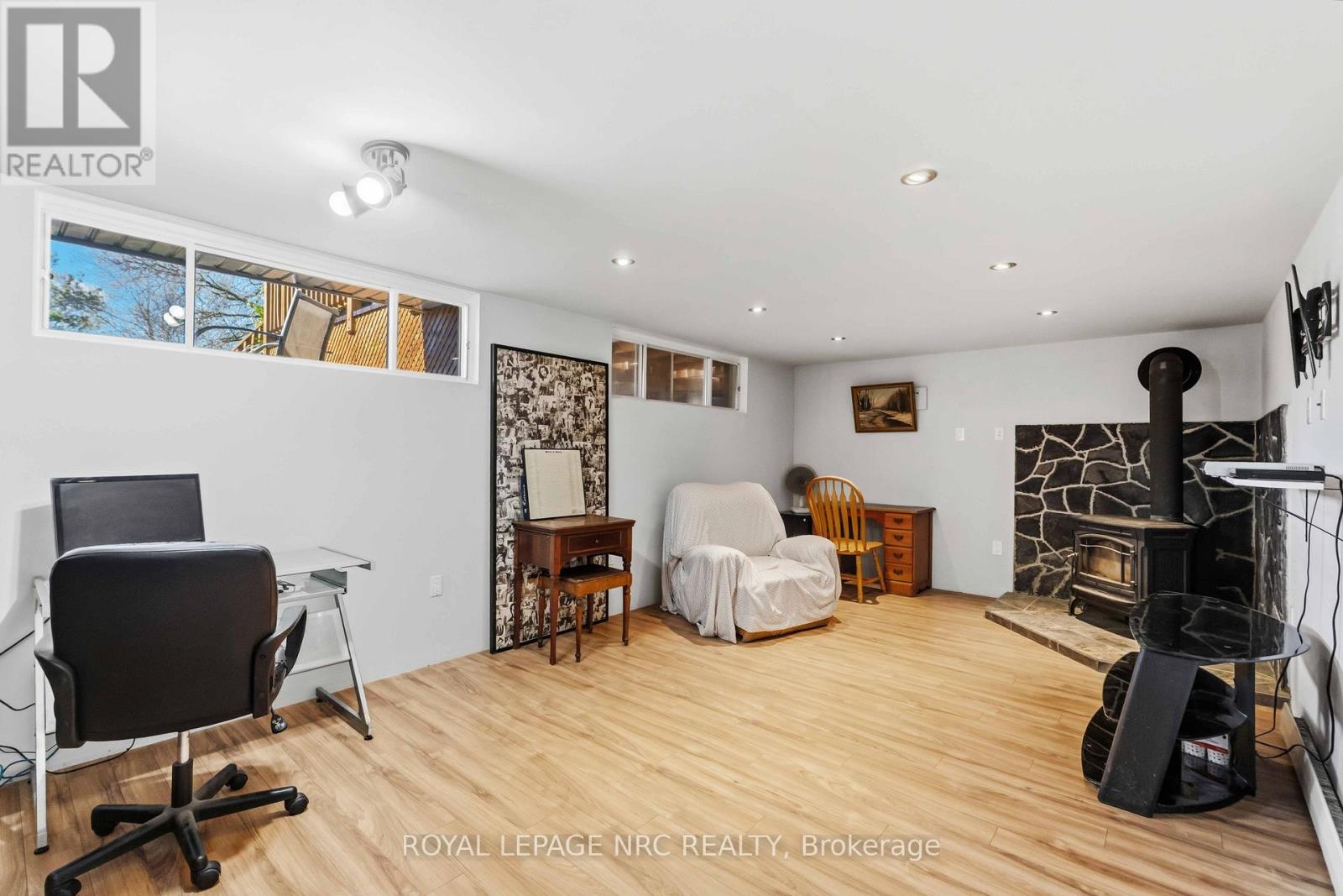 4485 Queensway Crescent Property Photo 30