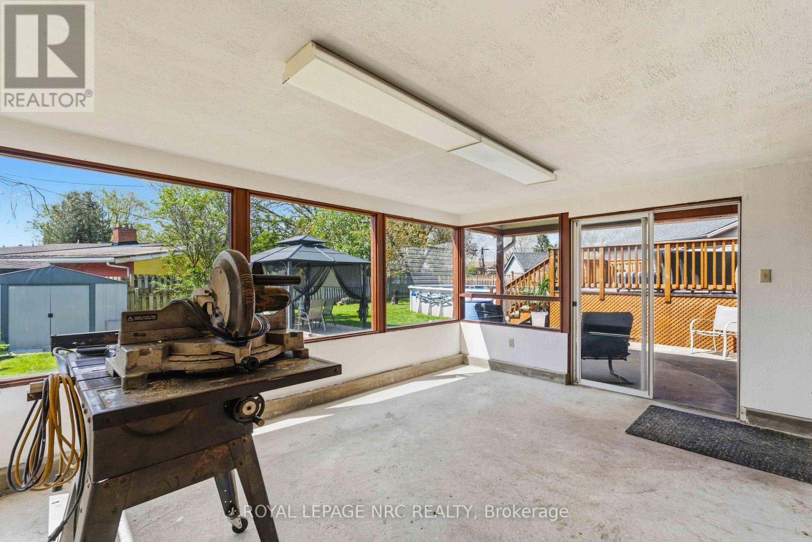 4485 Queensway Crescent Property Photo 32
