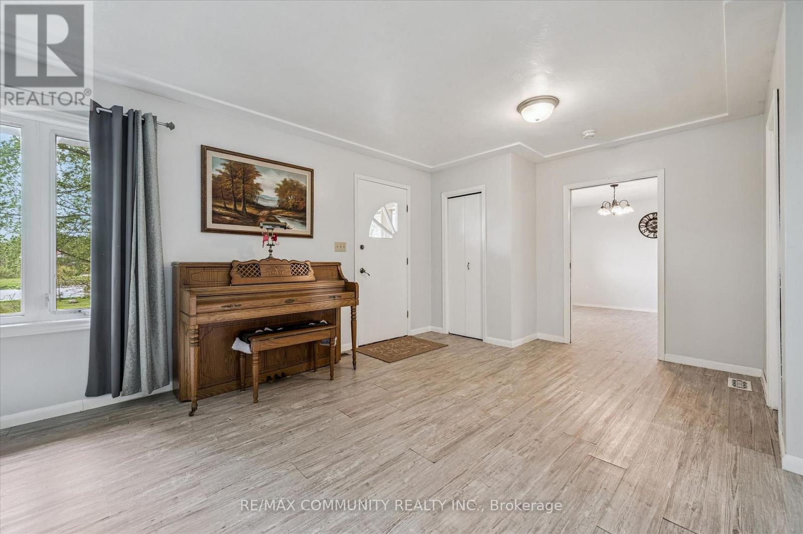 2063 George Street Property Photo 4