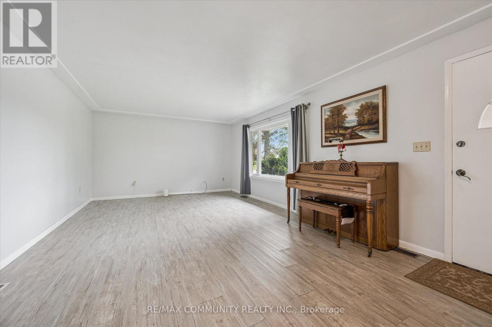 2063 George Street Property Photo 5