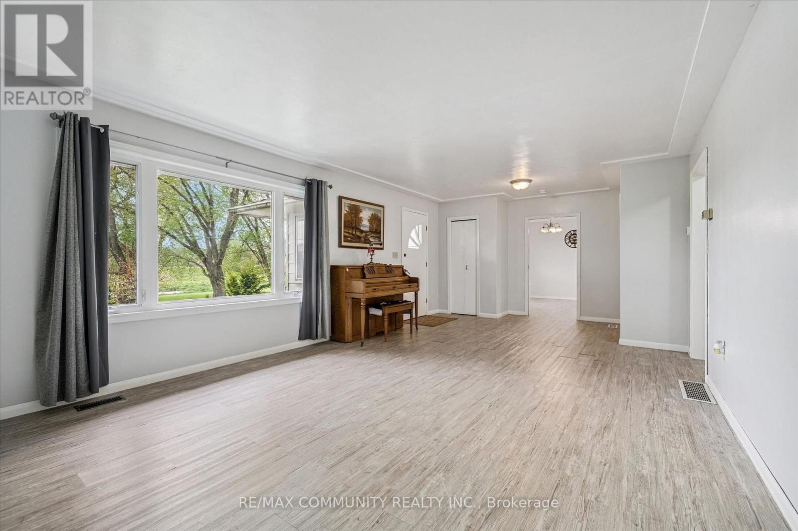 2063 George Street Property Photo 7
