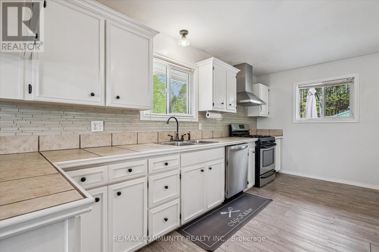 2063 George Street Property Photo 10