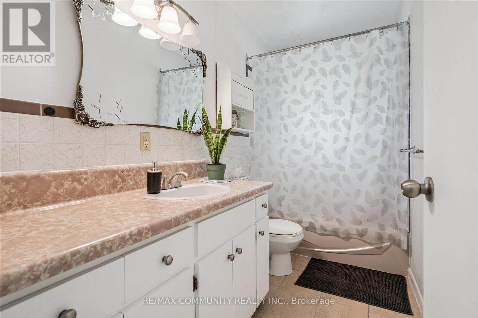 2063 George Street Property Photo 16