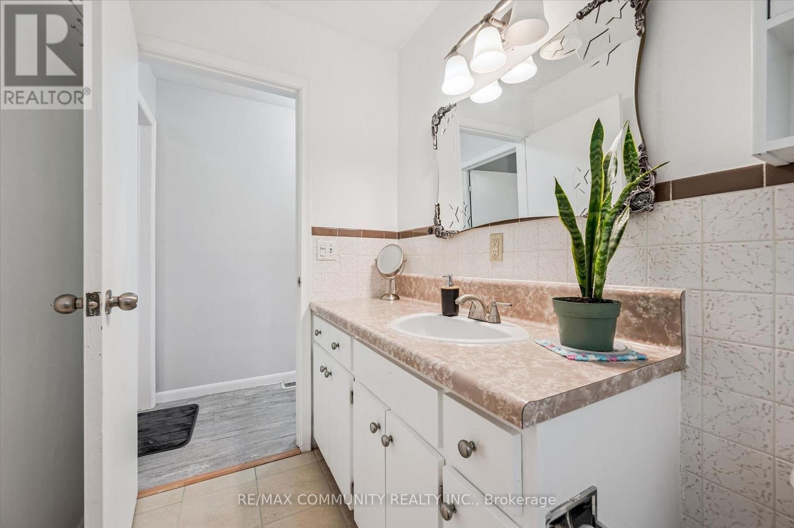 2063 George Street Property Photo 17