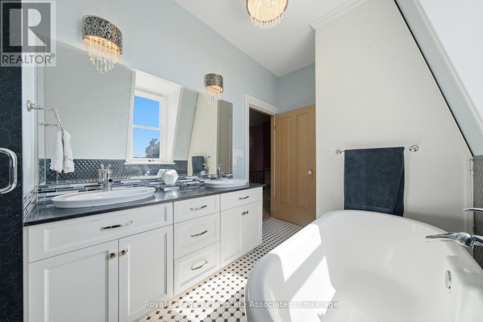 398 Canboro Road Property Photo 30