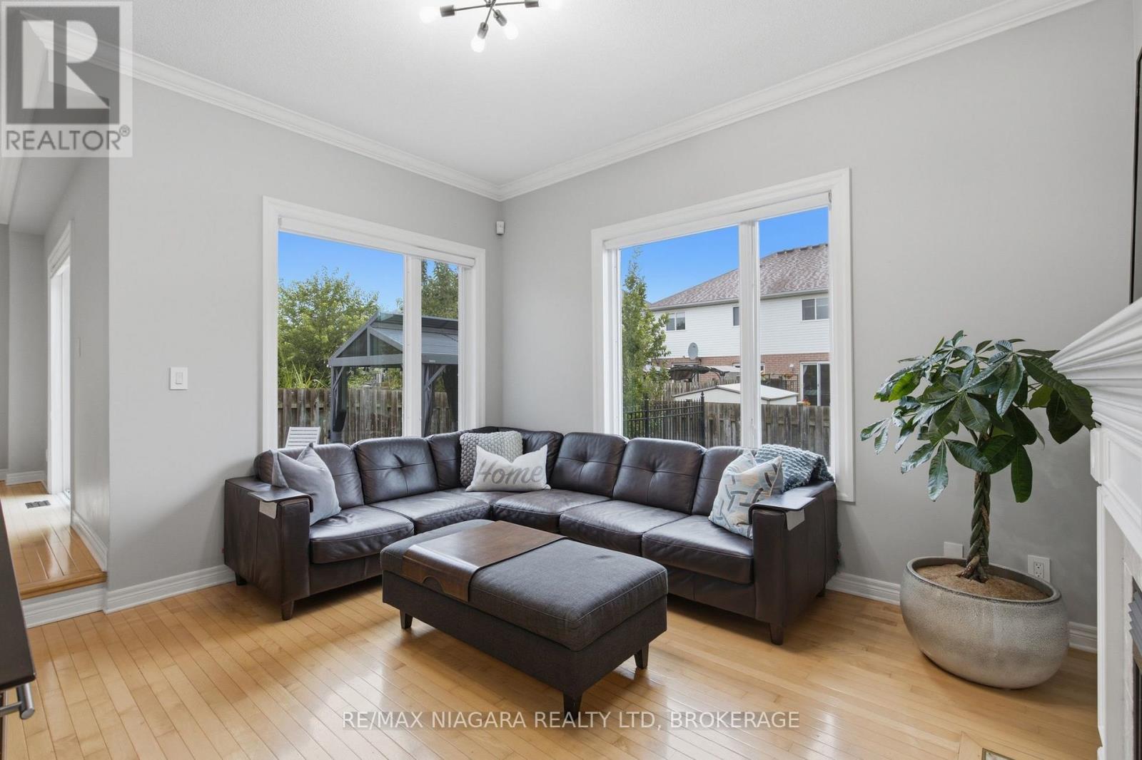 15 Cozocar Crescent Property Photo 2
