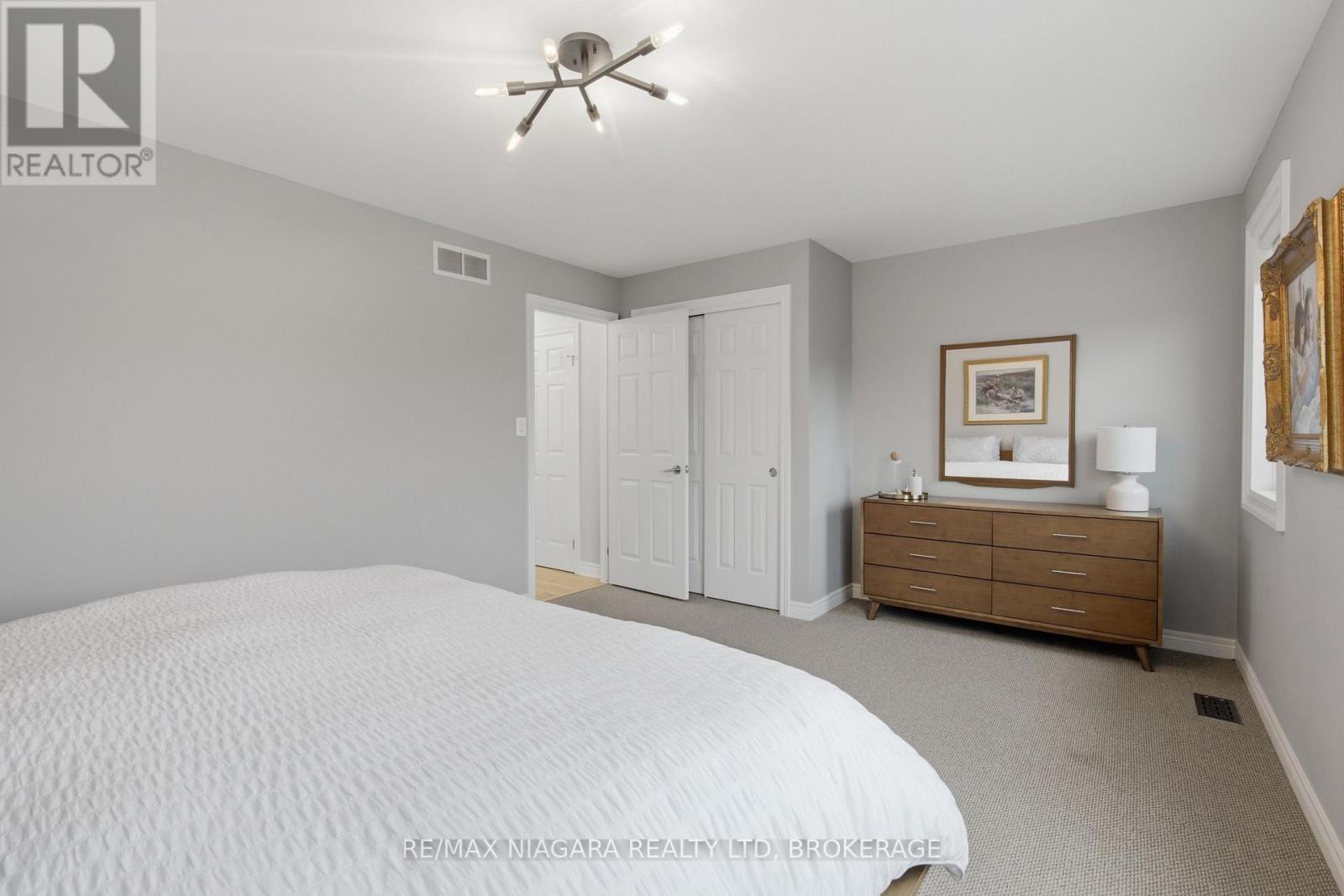 15 Cozocar Crescent Property Photo 5