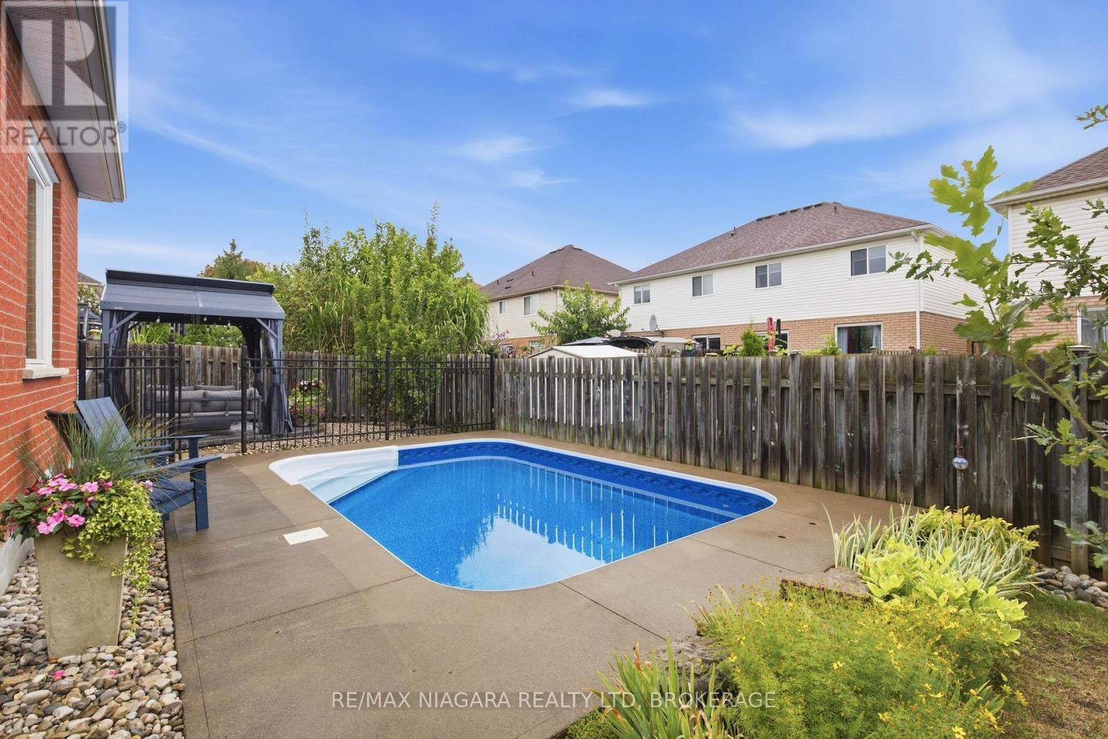15 Cozocar Crescent Property Photo 13