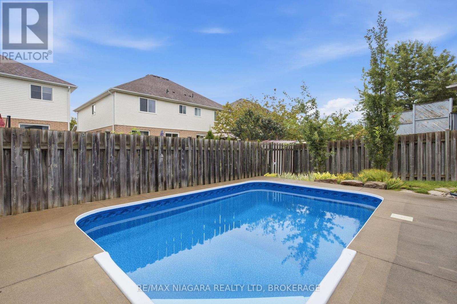 15 Cozocar Crescent Property Photo 16