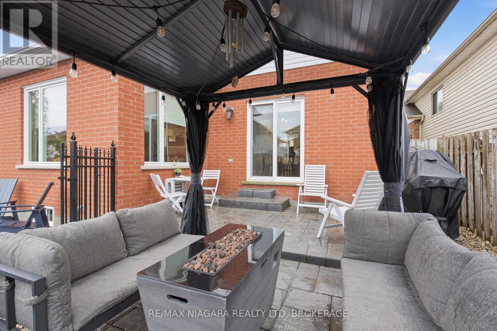 15 Cozocar Crescent Property Photo 18