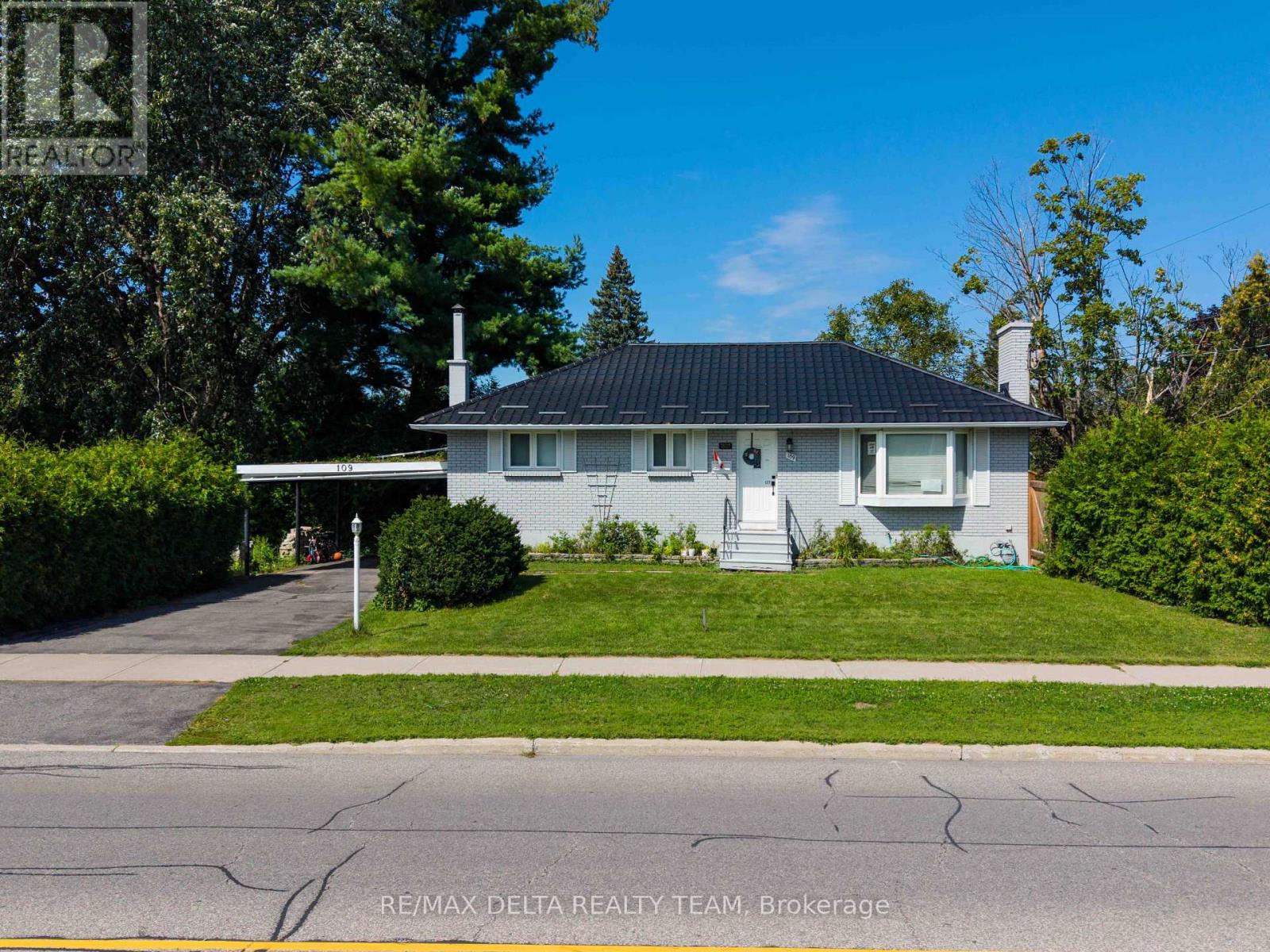 109 MEADOWLANDS DRIVE W Property Photo 1