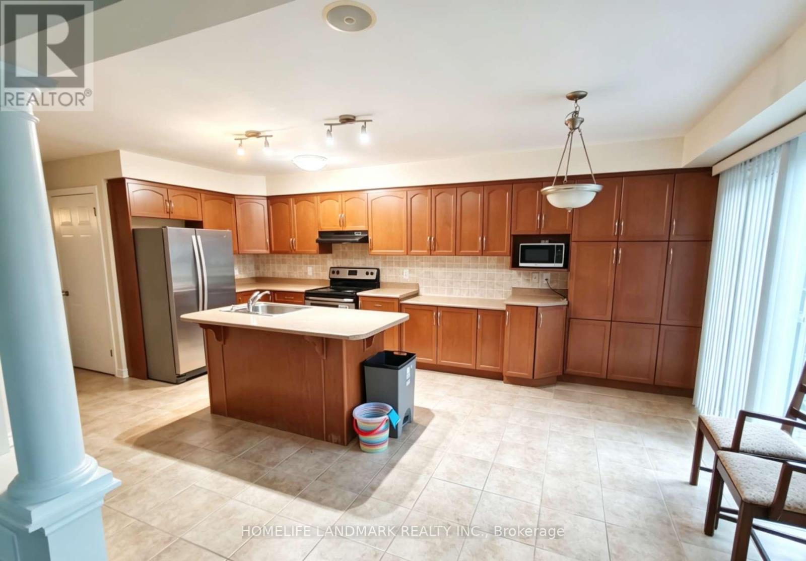 740 Oakcrossing Road Property Photo 2