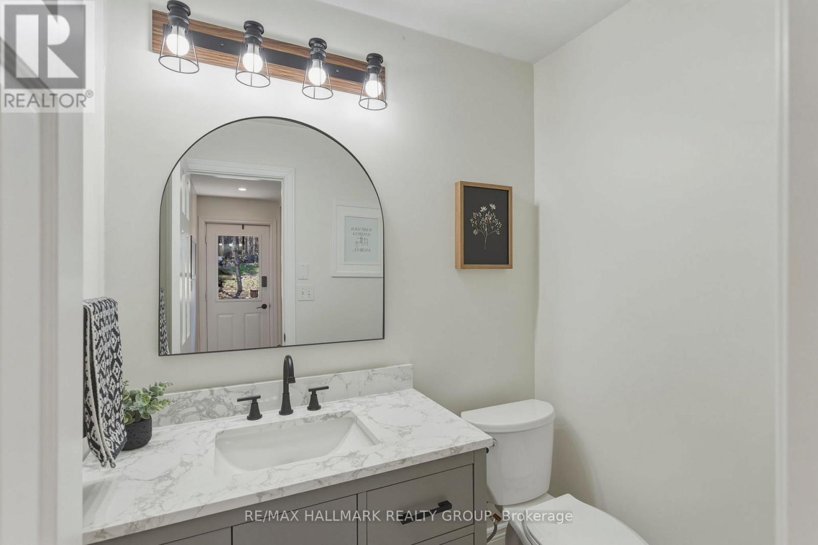 408 Yole Crescent Property Photo 24