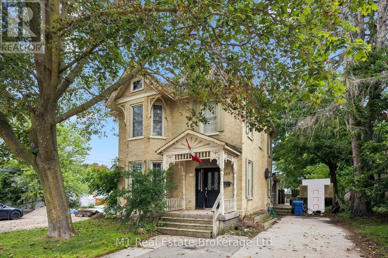 125 Elora Street S Property Photo 2