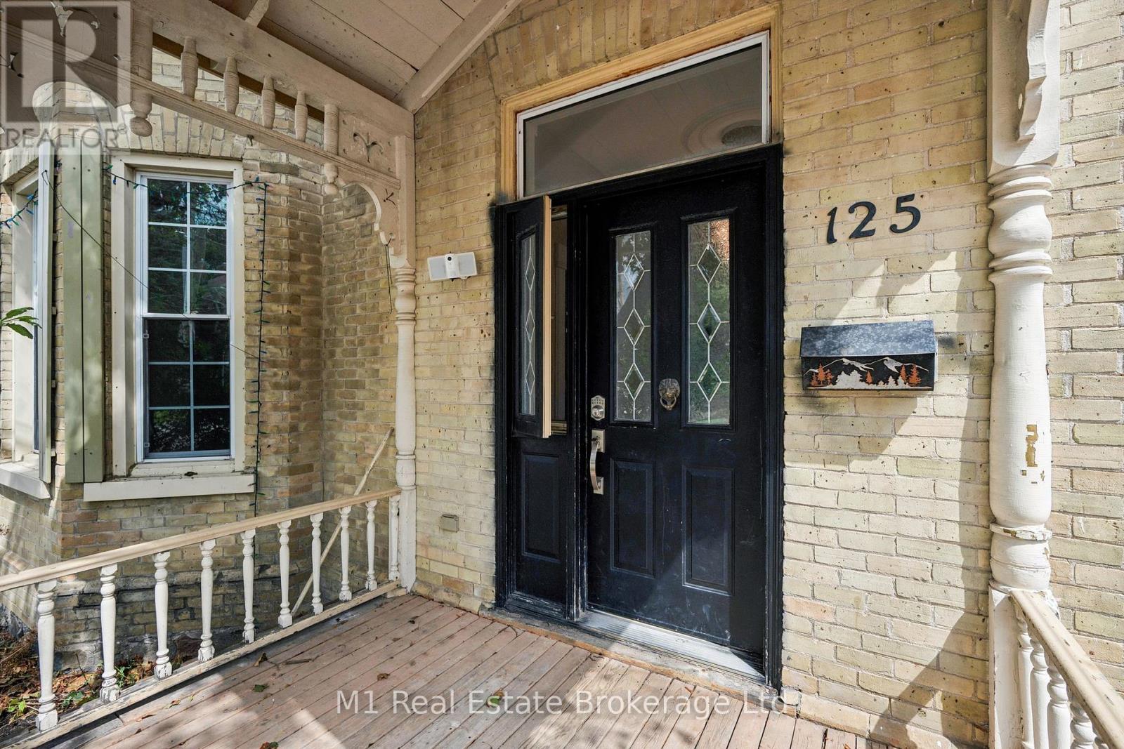125 Elora Street S Property Photo 5
