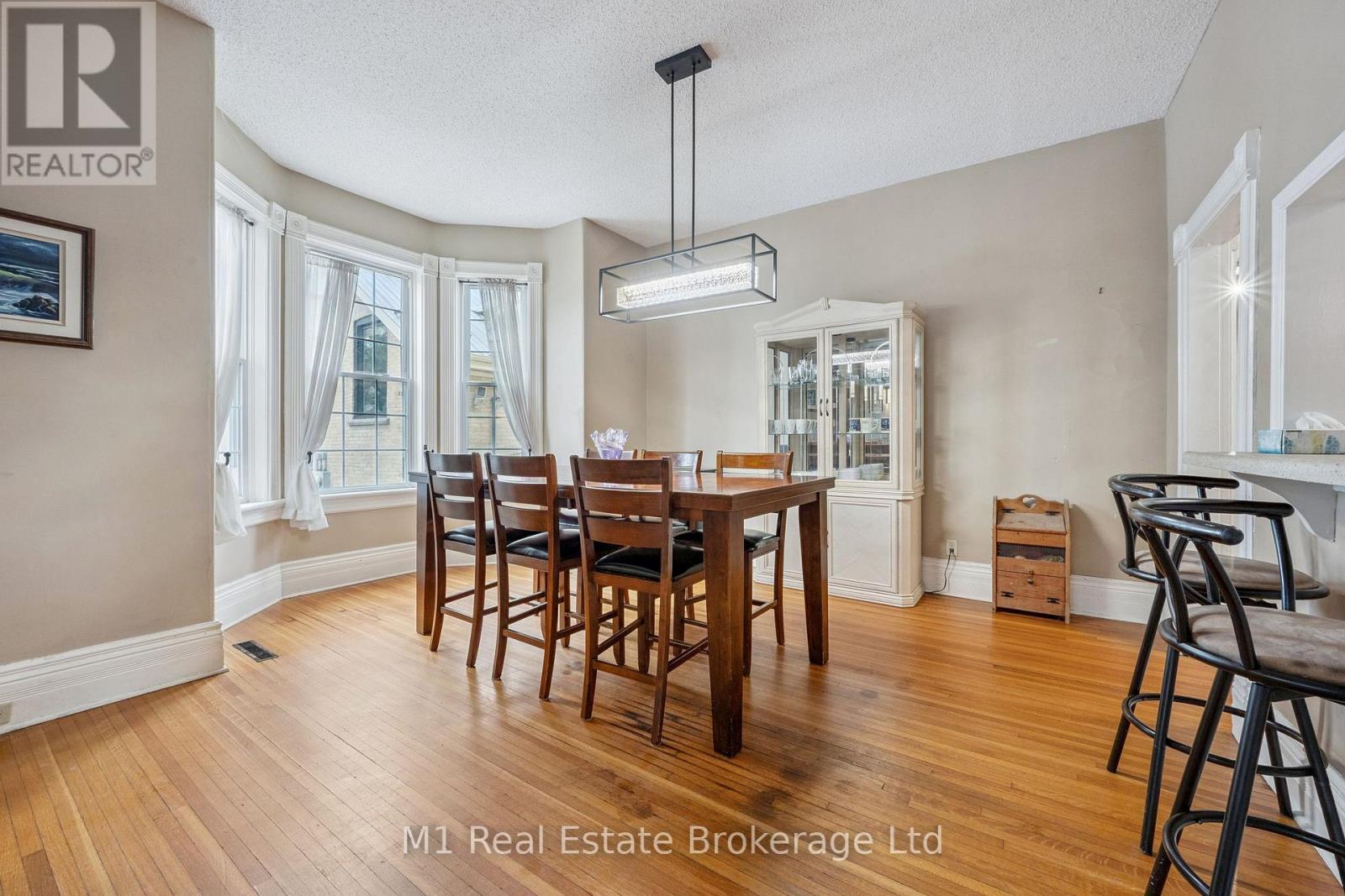 125 Elora Street S Property Photo 12