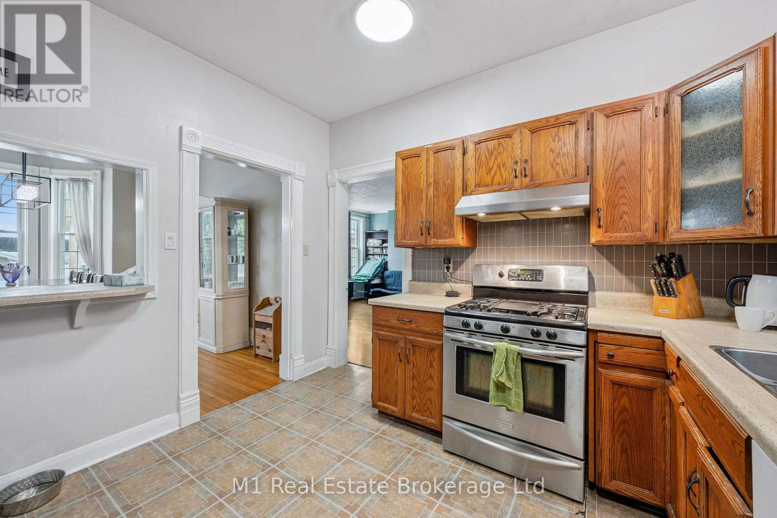 125 Elora Street S Property Photo 17
