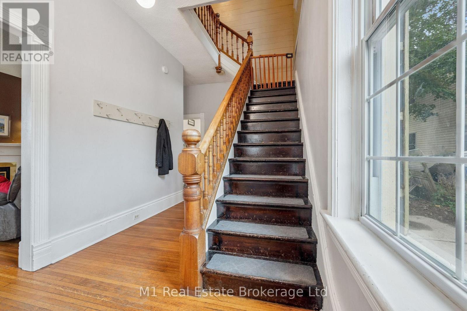 125 Elora Street S Property Photo 21
