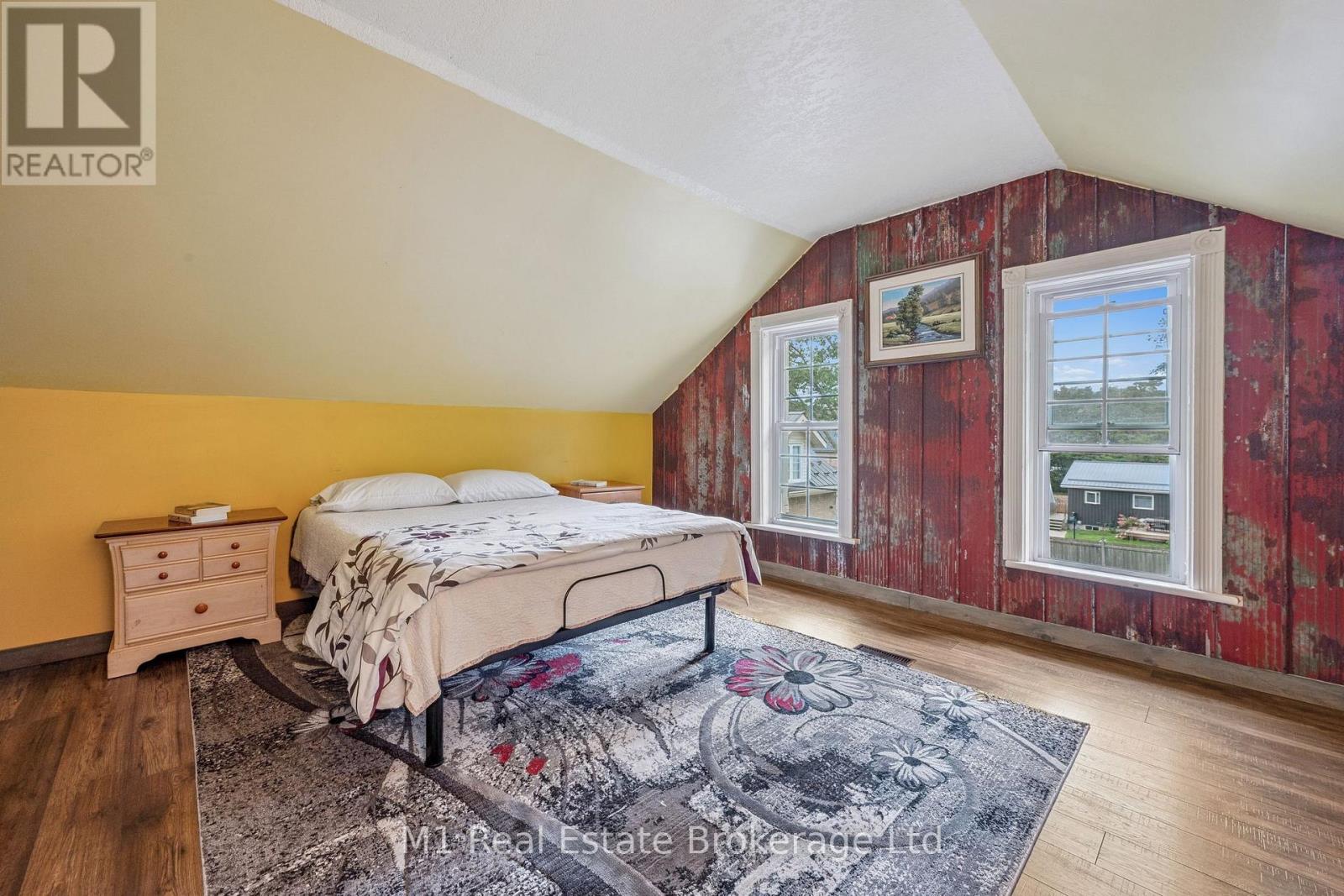125 Elora Street S Property Photo 22