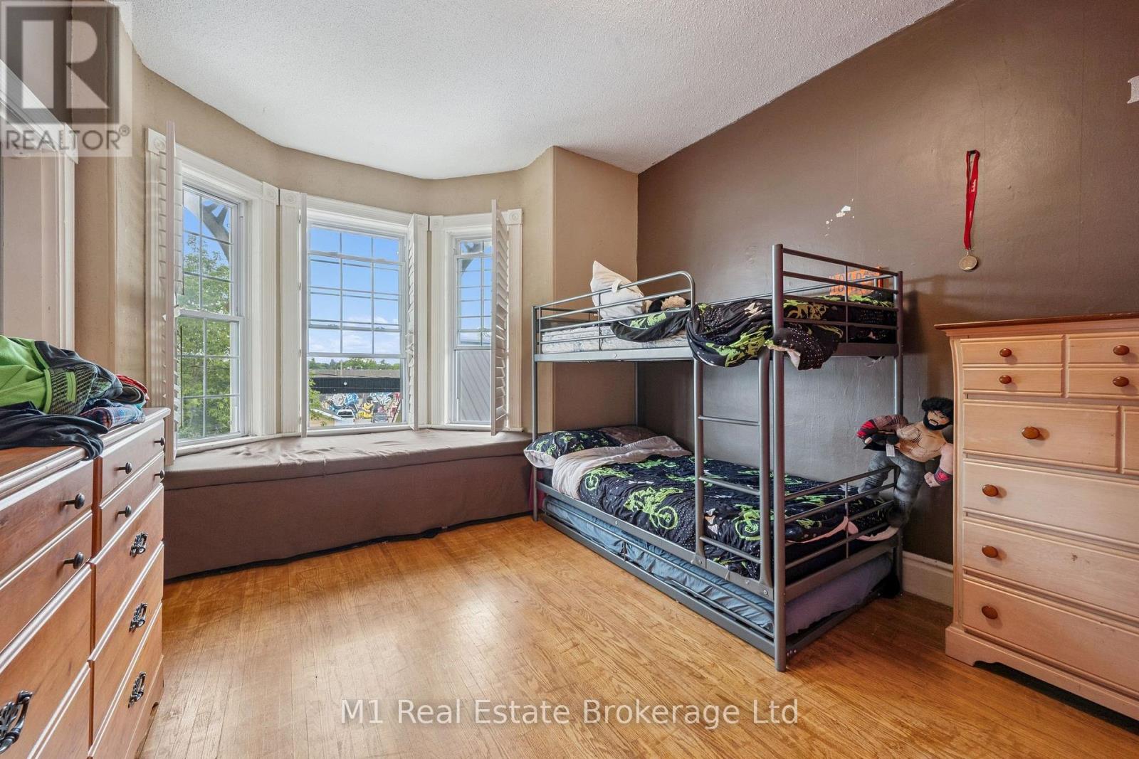 125 Elora Street S Property Photo 25
