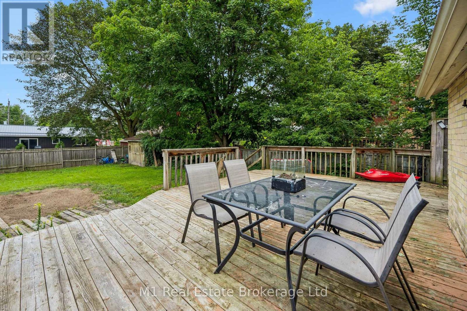125 Elora Street S Property Photo 31
