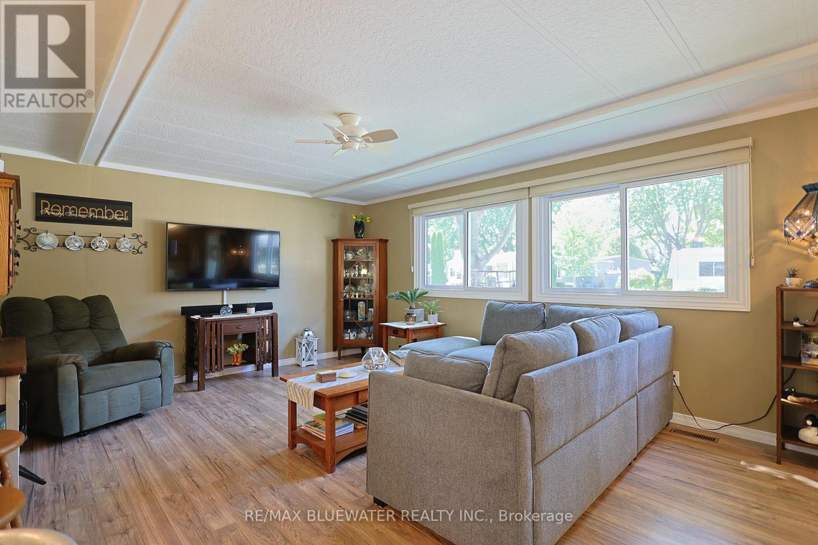95 Shannon Boulevard Property Photo 4