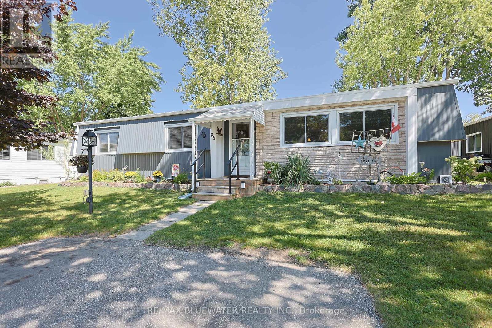 95 Shannon Boulevard Property Photo 9