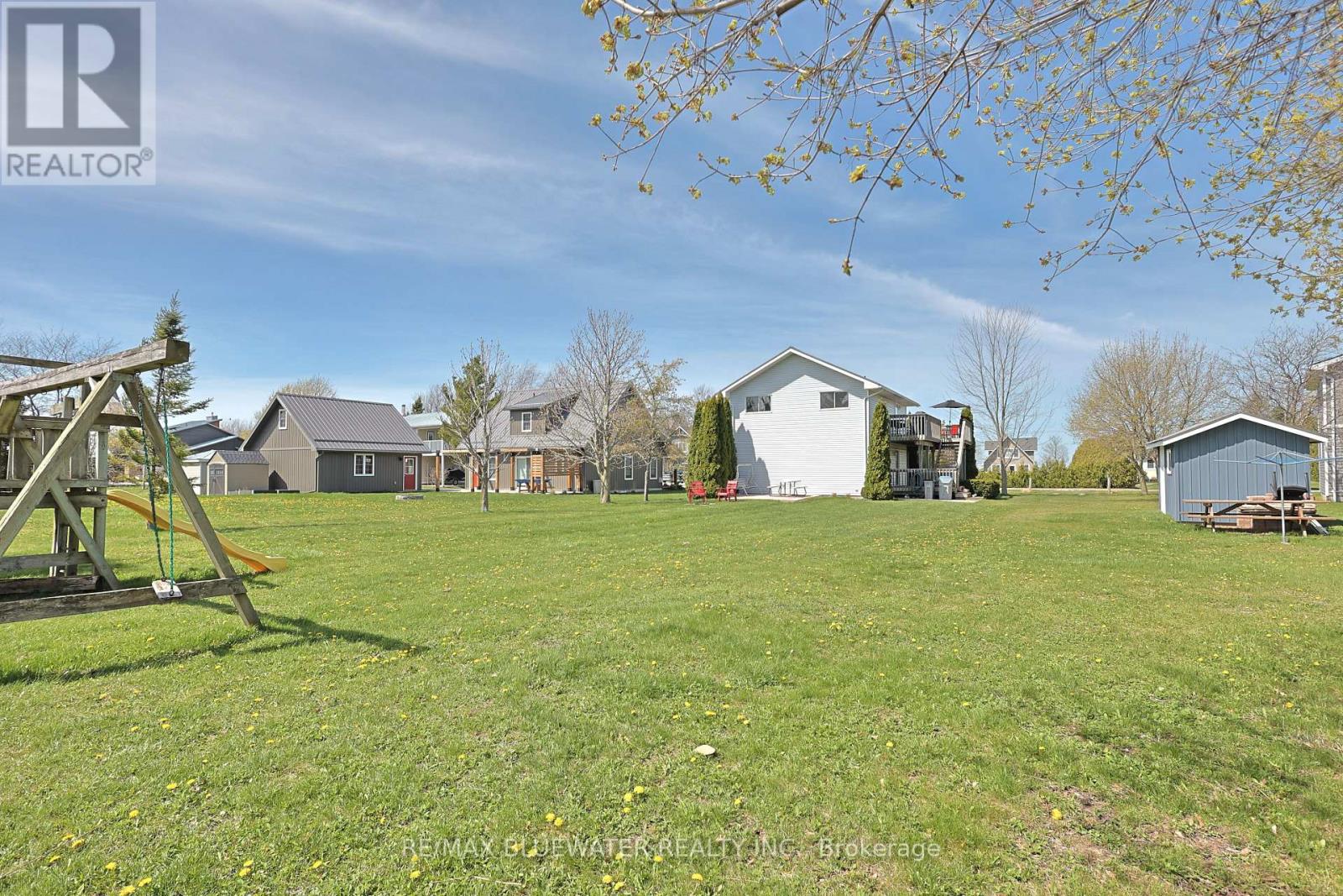 74156 Bluehaven Beach Drive Property Photo 10