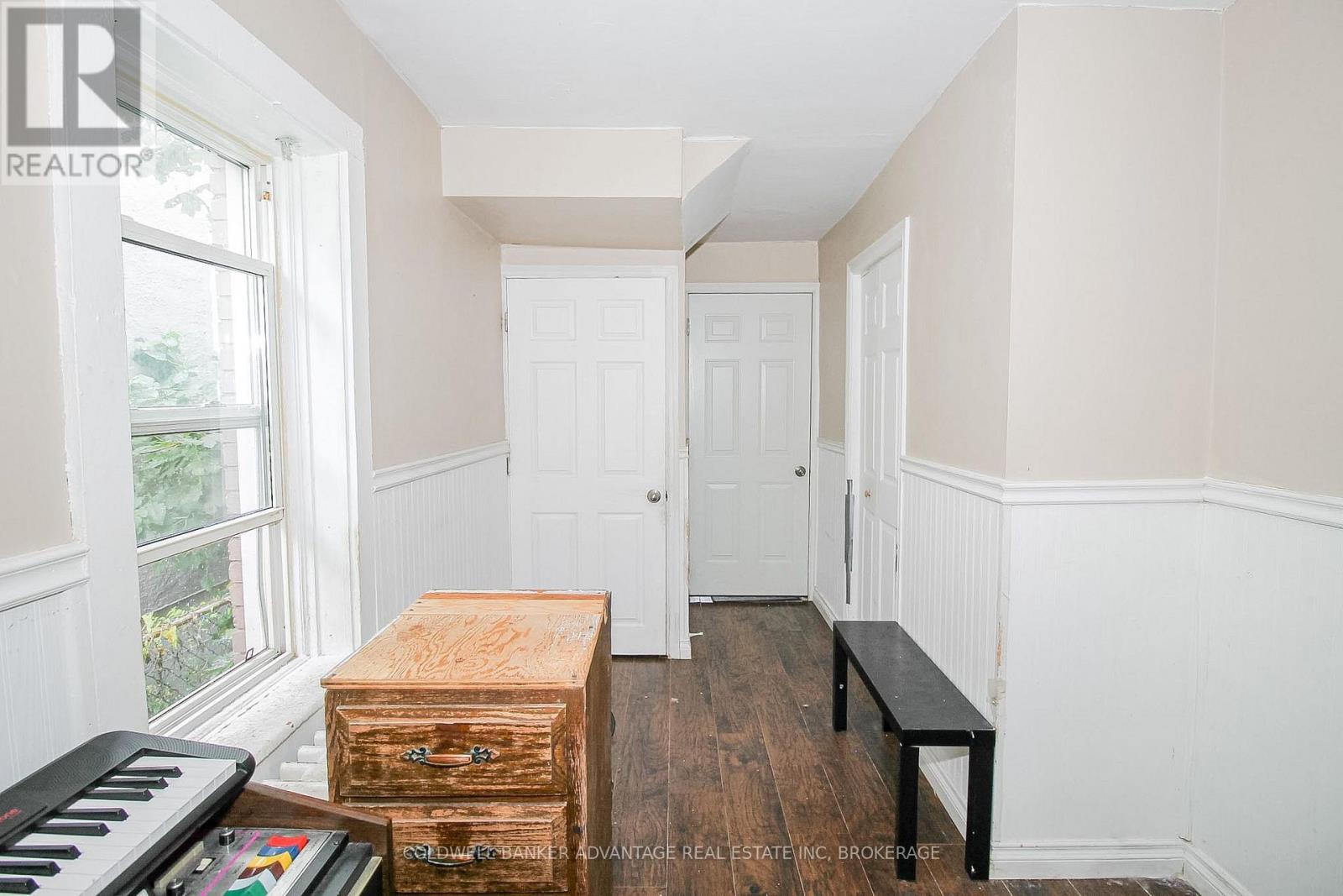 305 Burgar Street Property Photo 3