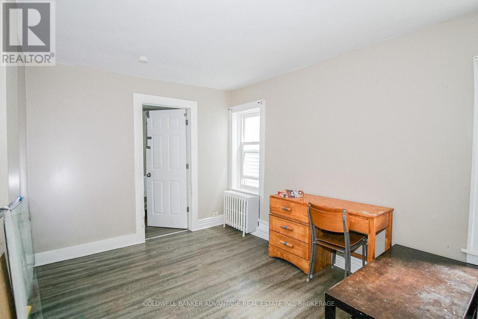 305 Burgar Street Property Photo 4