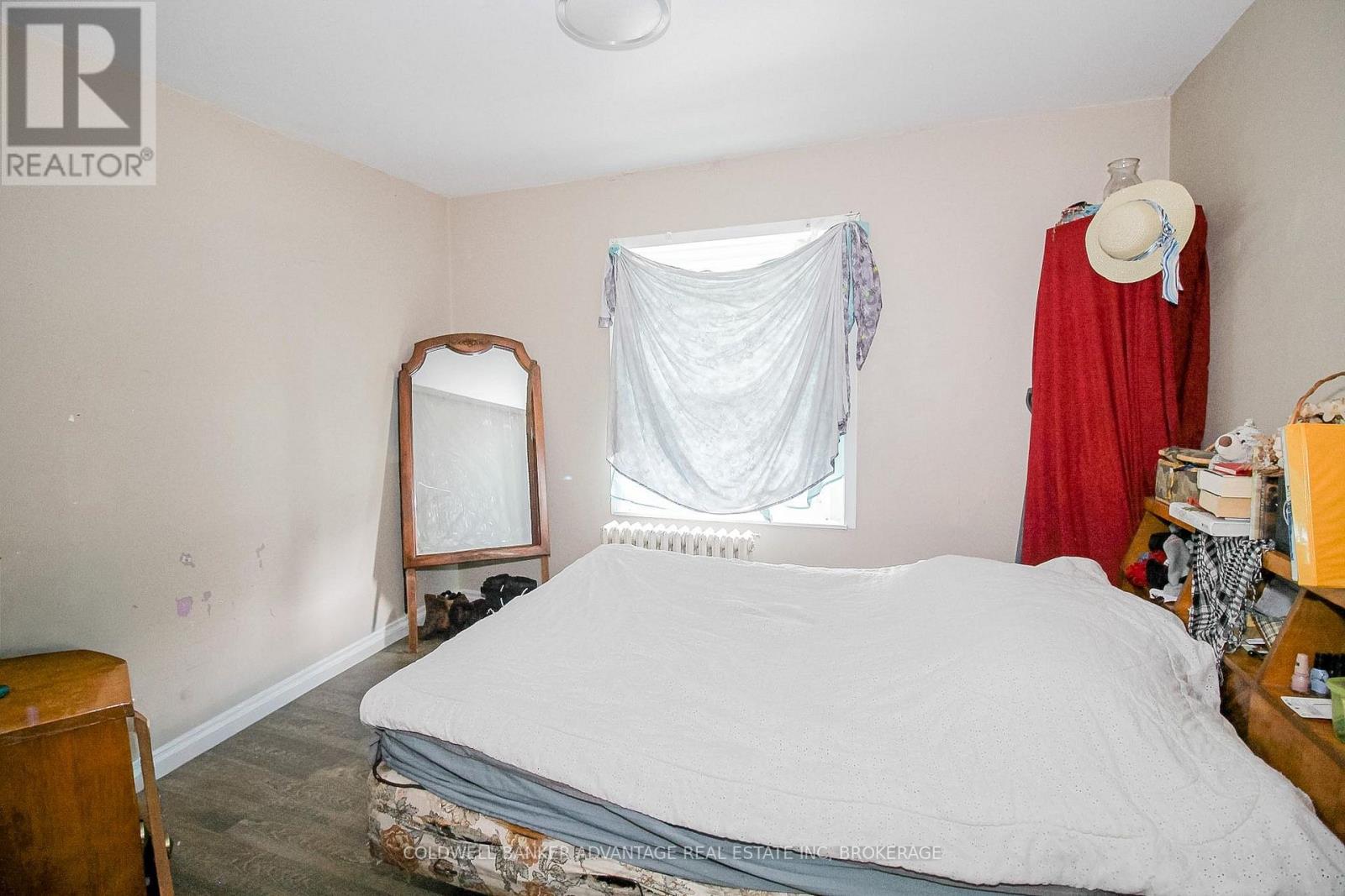 305 Burgar Street Property Photo 6