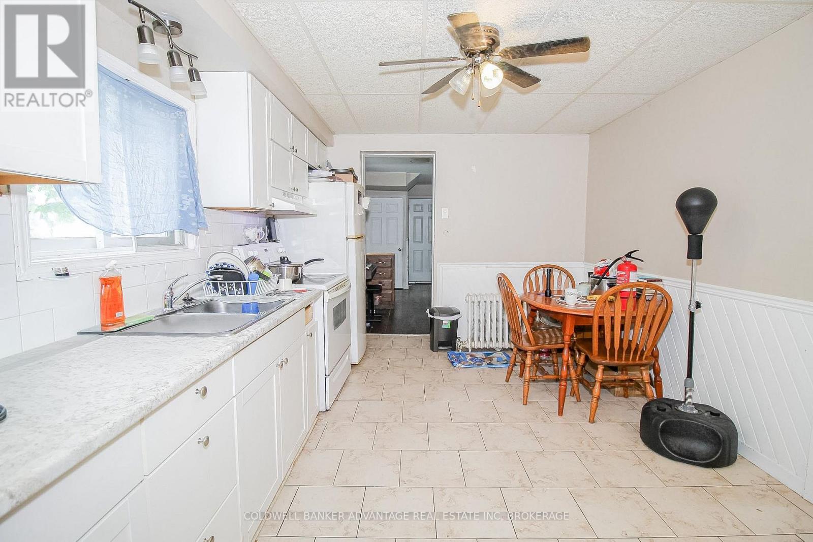 305 Burgar Street Property Photo 9
