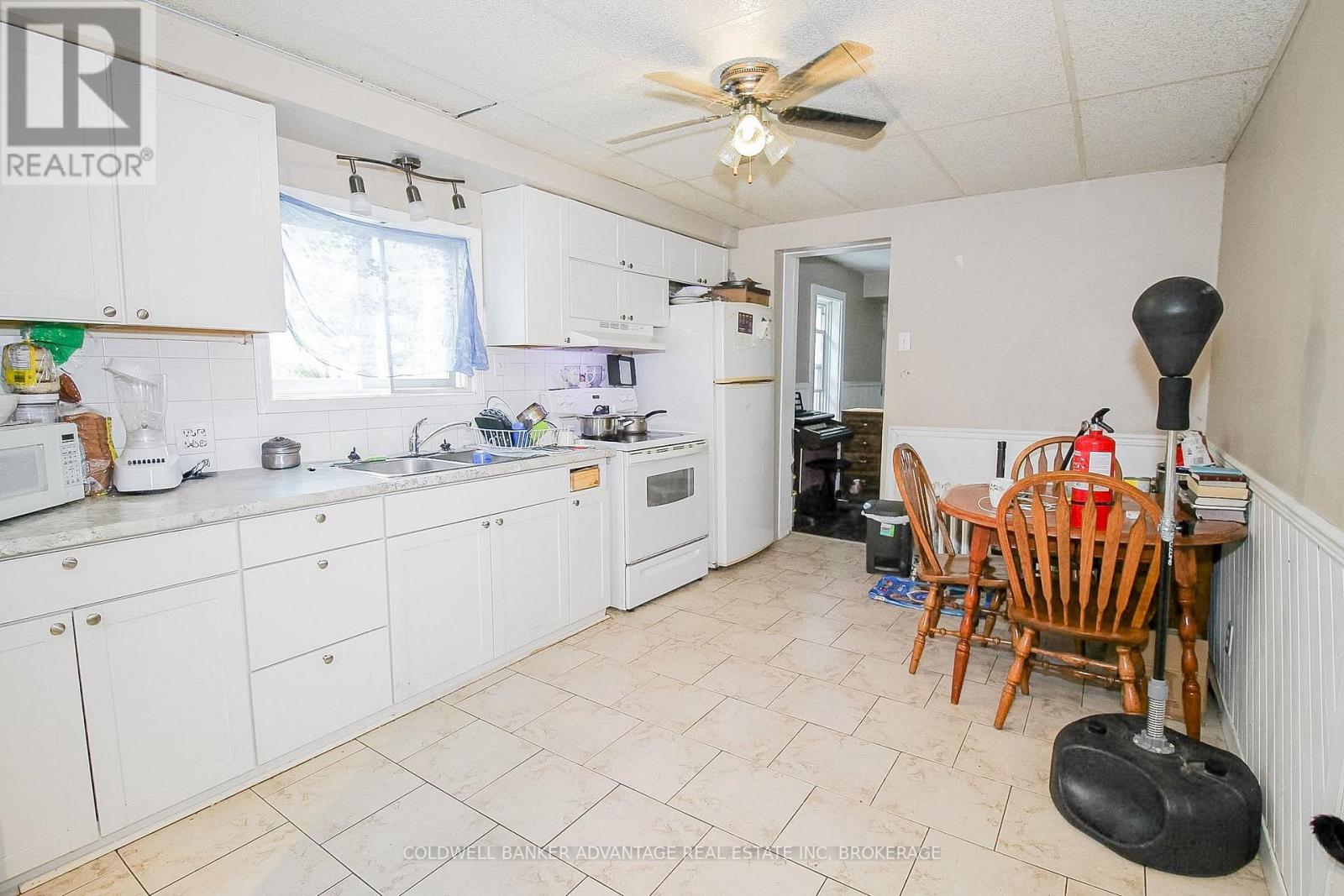 305 Burgar Street Property Photo 10
