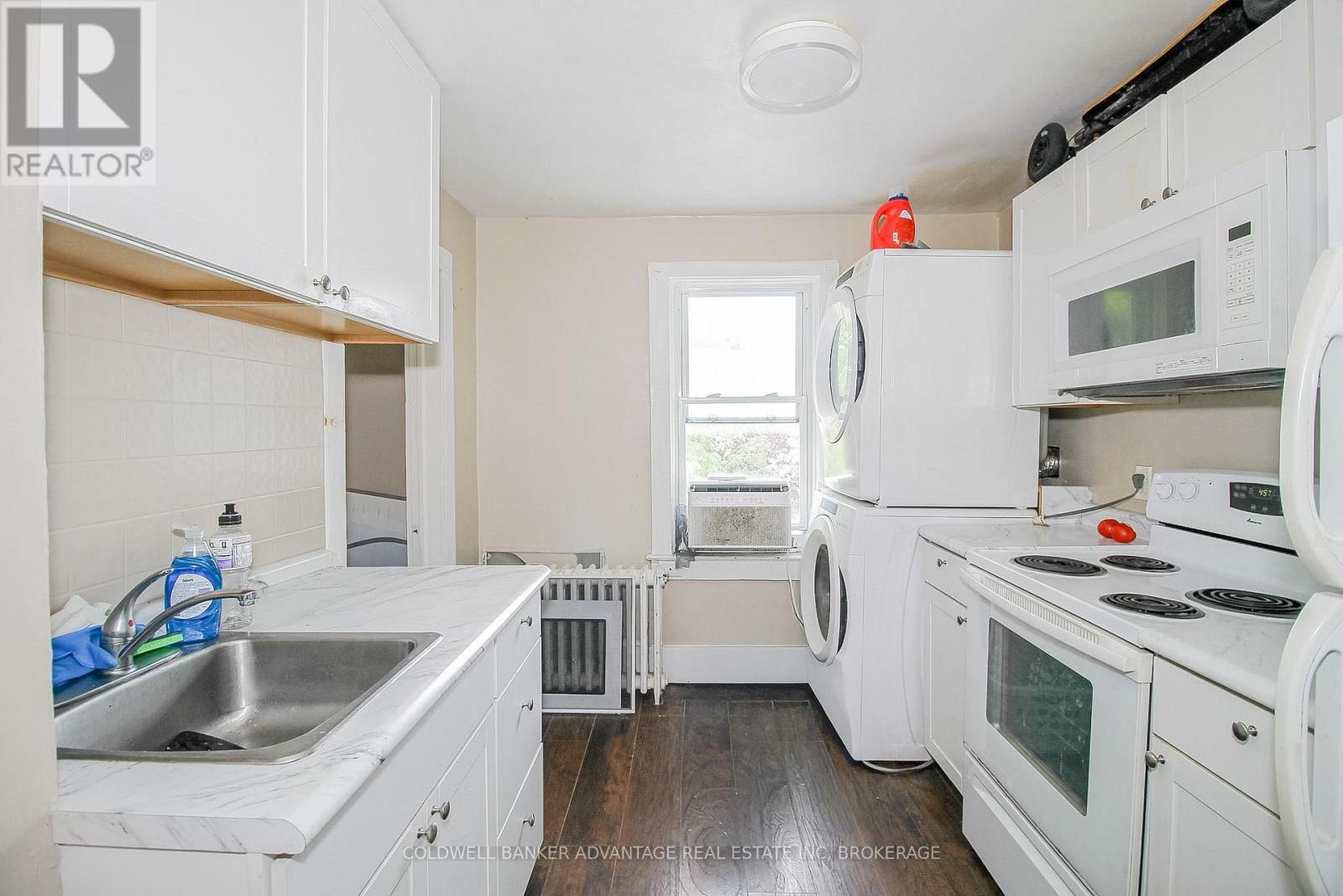 305 Burgar Street Property Photo 16