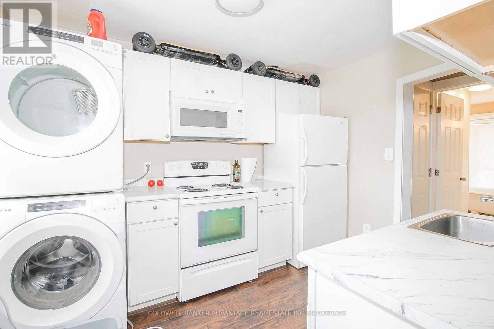 305 Burgar Street Property Photo 18