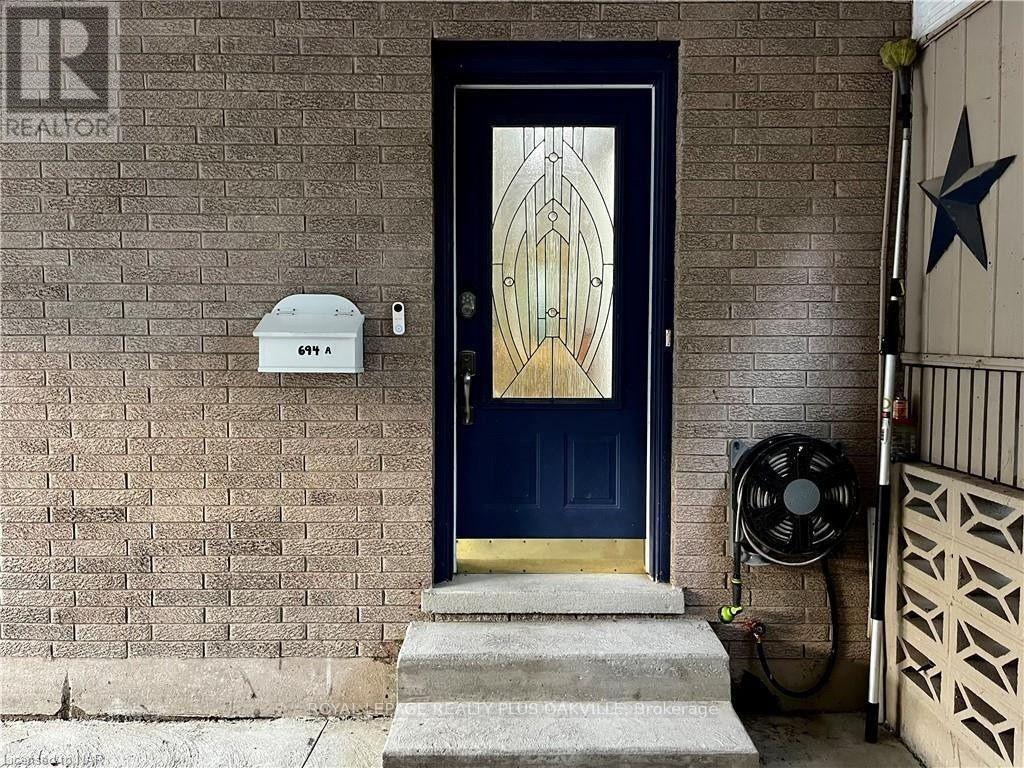 Upper - 694 Niagara Street Property Photo 2