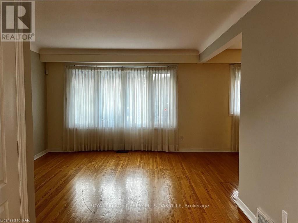 Upper - 694 Niagara Street Property Photo 3
