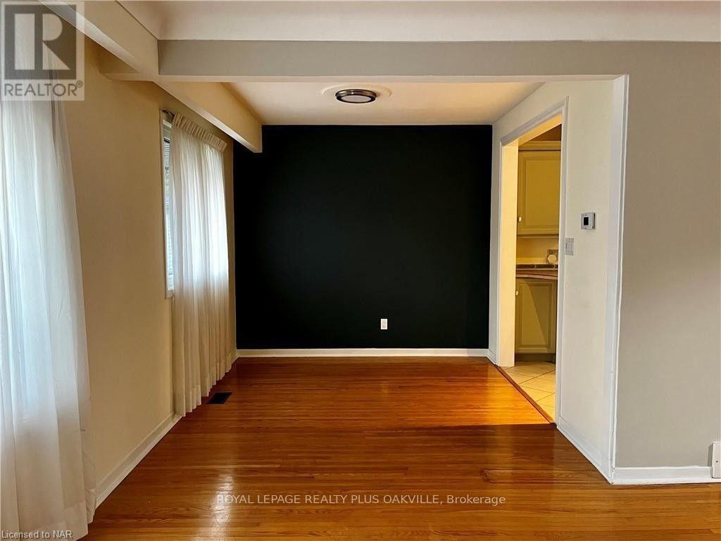 Upper - 694 Niagara Street Property Photo 5