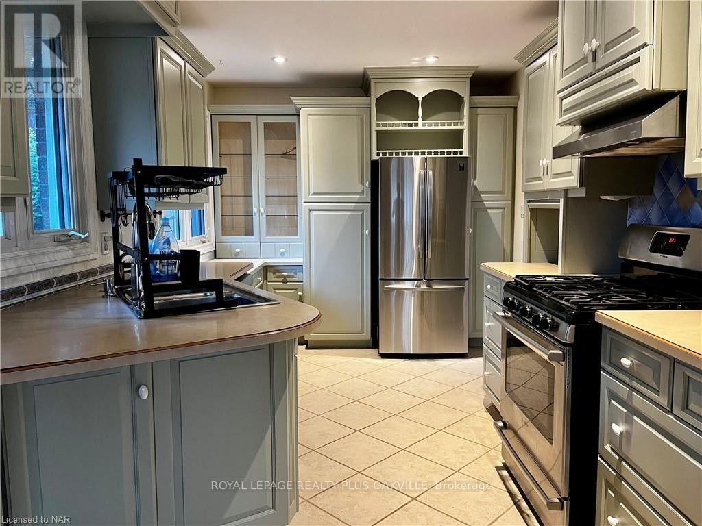 Upper - 694 Niagara Street Property Photo 7