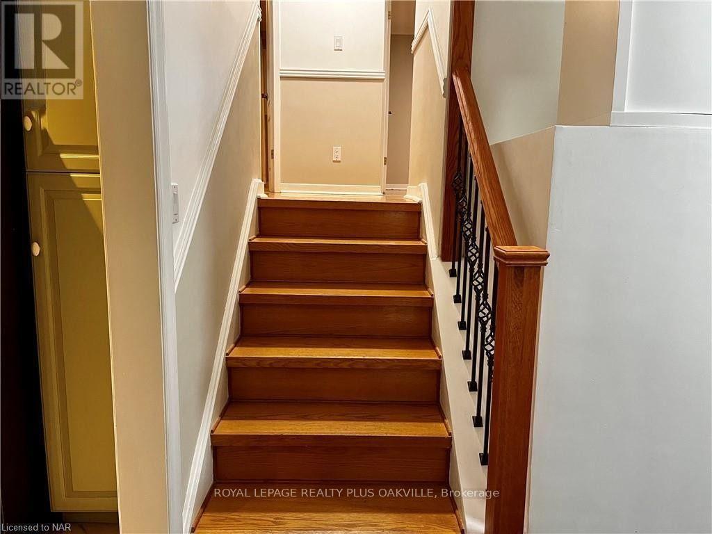 Upper - 694 Niagara Street Property Photo 10