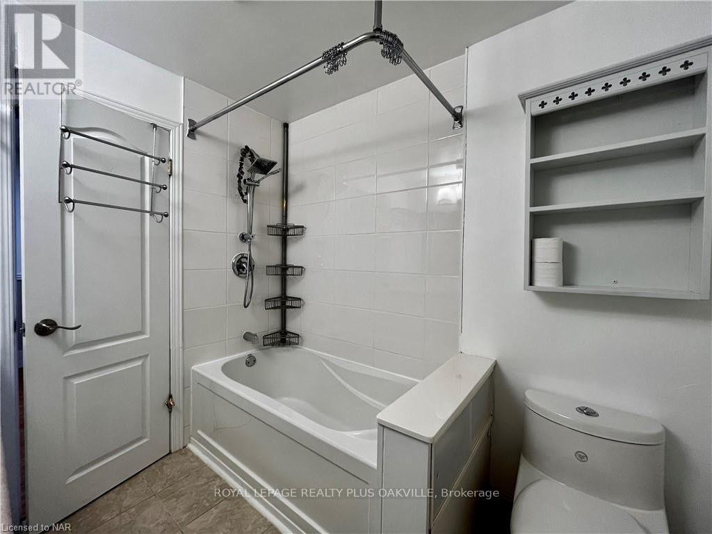 Upper - 694 Niagara Street Property Photo 12