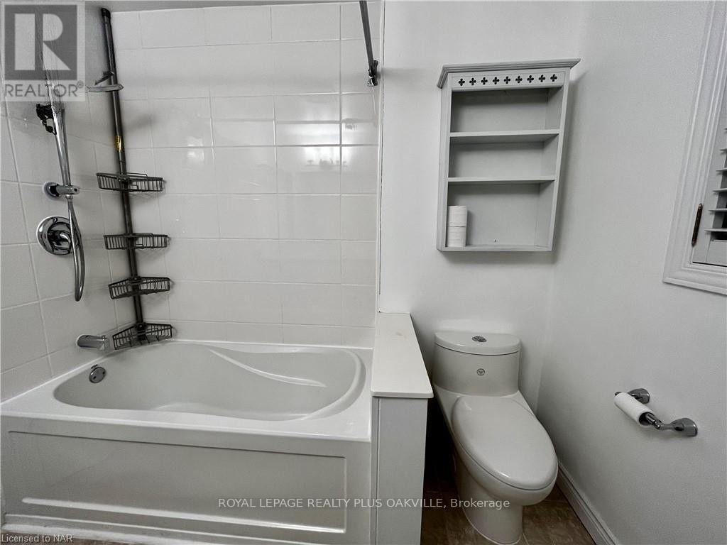 Upper - 694 Niagara Street Property Photo 13
