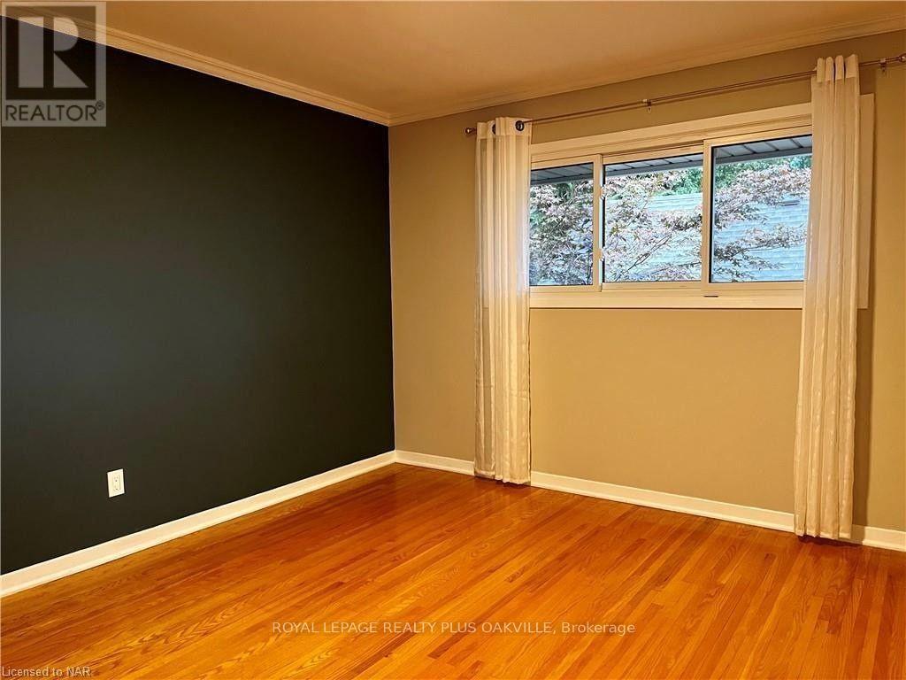Upper - 694 Niagara Street Property Photo 14
