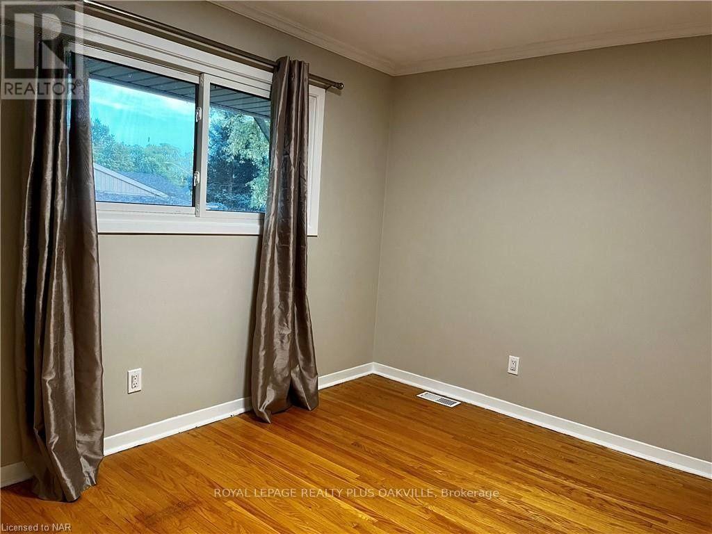 Upper - 694 Niagara Street Property Photo 16