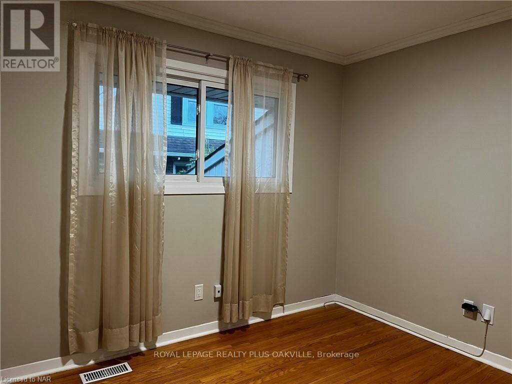 Upper - 694 Niagara Street Property Photo 17